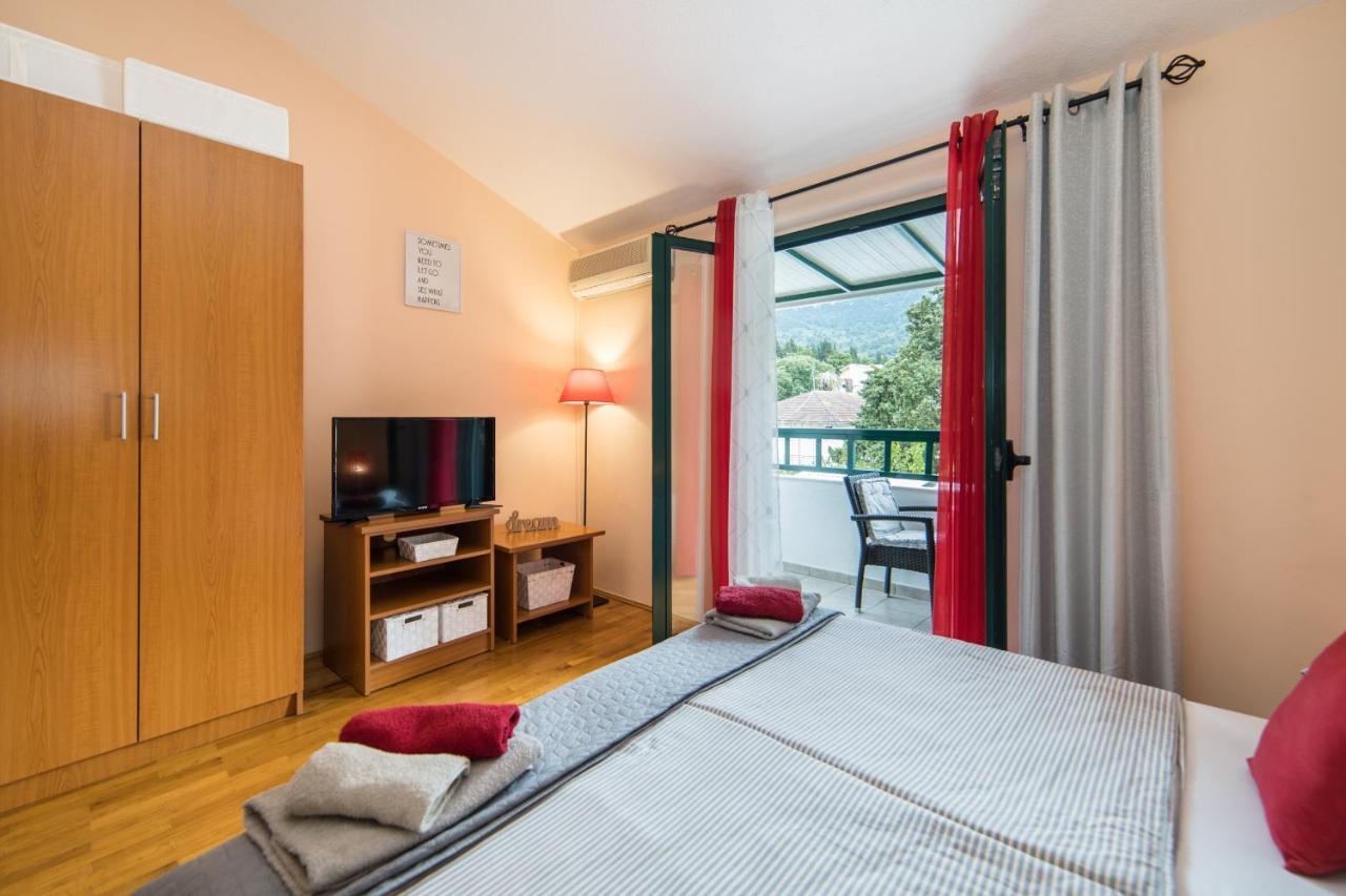 Apartments Gajeta Gradac  Luaran gambar